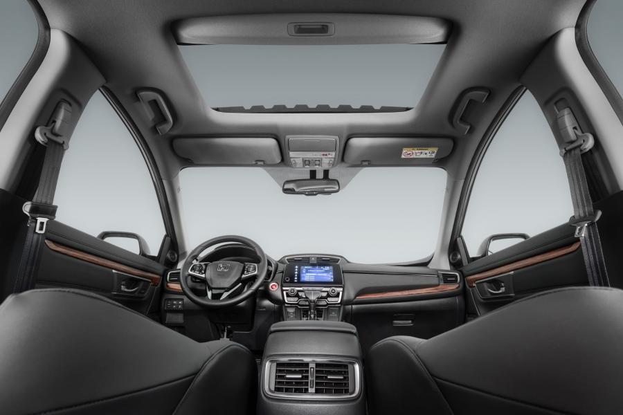 Интерьер Honda CR-V 2017 года  (WW) (фото 4 из 65)